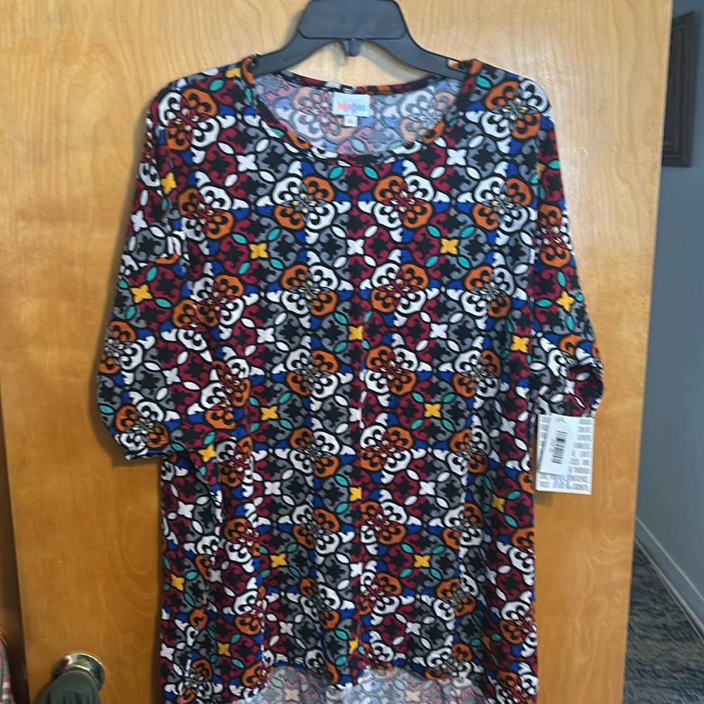LuLaRoe
XL Irma
NWT
Colors include black white red orange gray blue